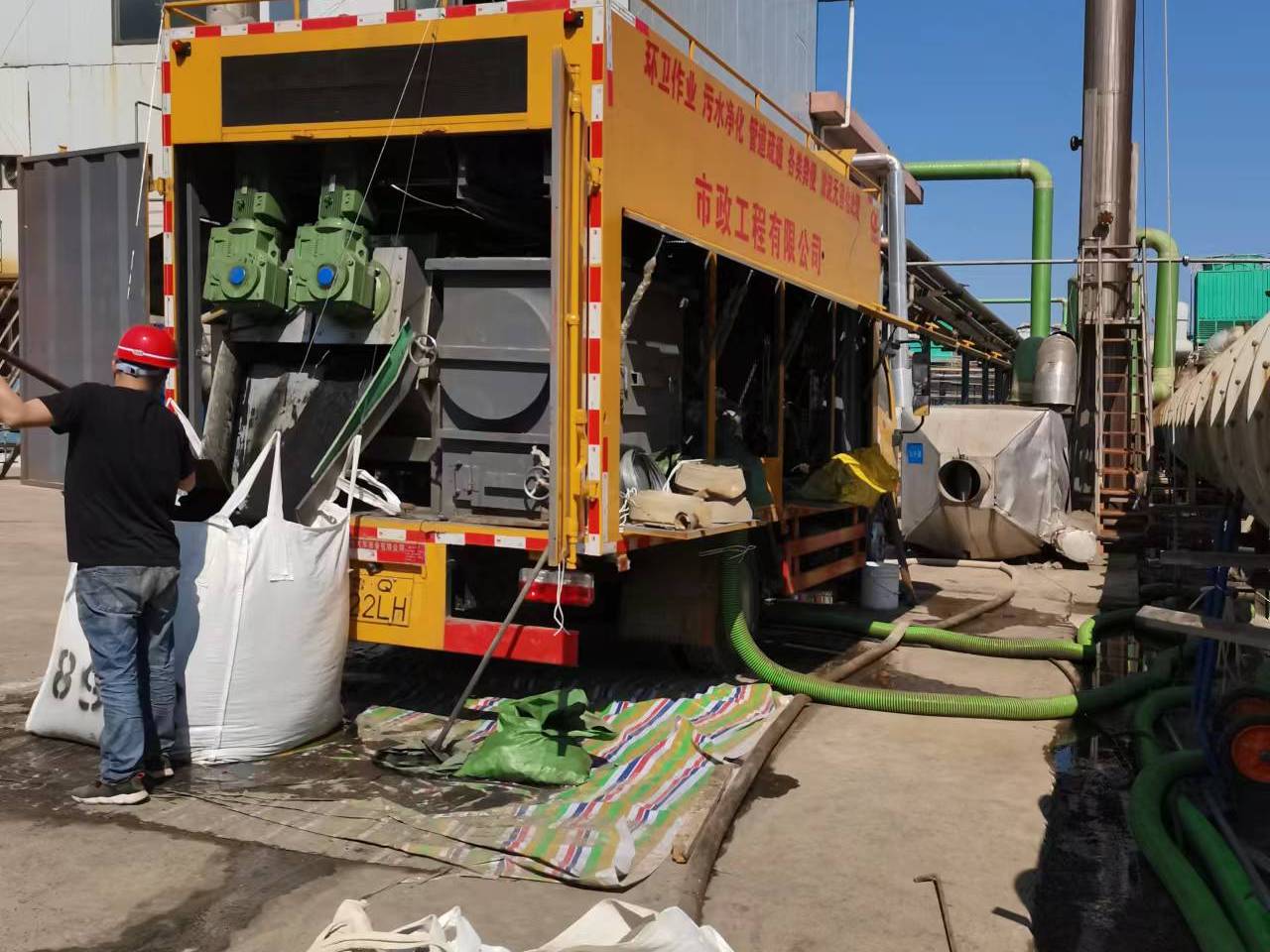 普洱淤泥压干处理